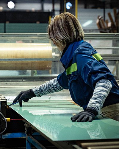 Film de sécurité contre bris sur miroir et verre laqué